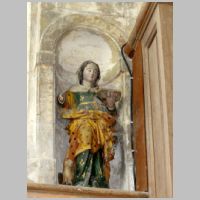 Photo Pierre Poschadel, Wikipedia, Chapelle nord, statue de sainte Geneviève, XVIe siecle.JPG